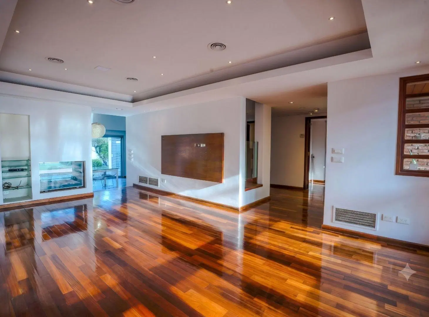 CASA EN VENTA EN BARRIO NORTE (37 e/ 10 y 11) 8