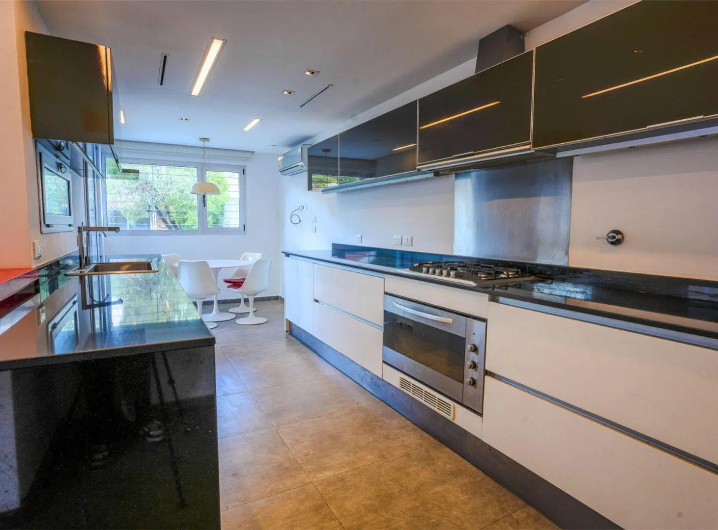 CASA EN VENTA EN BARRIO NORTE (37 e/ 10 y 11) 5