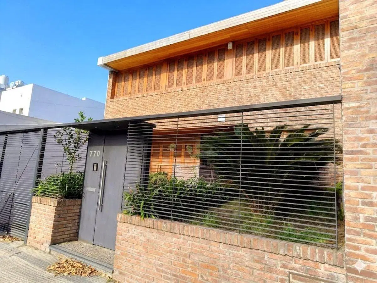 CASA EN VENTA EN BARRIO NORTE (37 e/ 10 y 11) 2