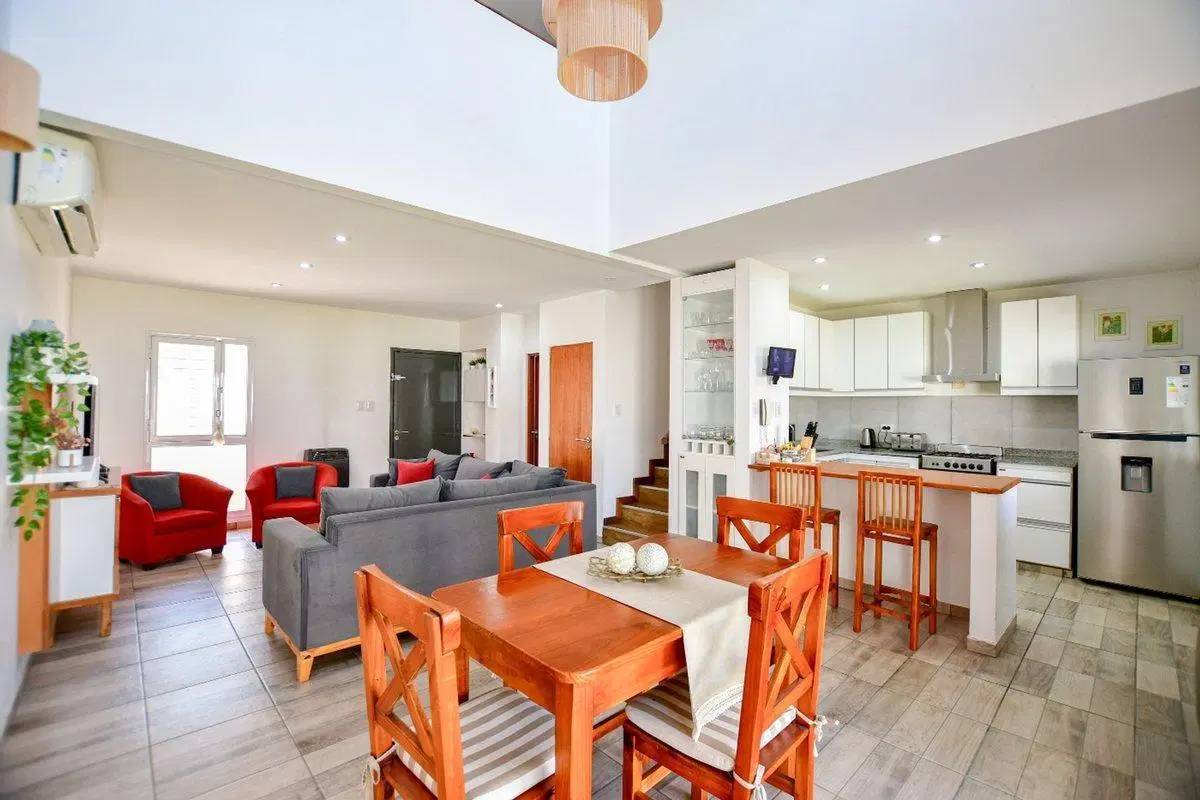 CASA EN VENTA GONNET 4