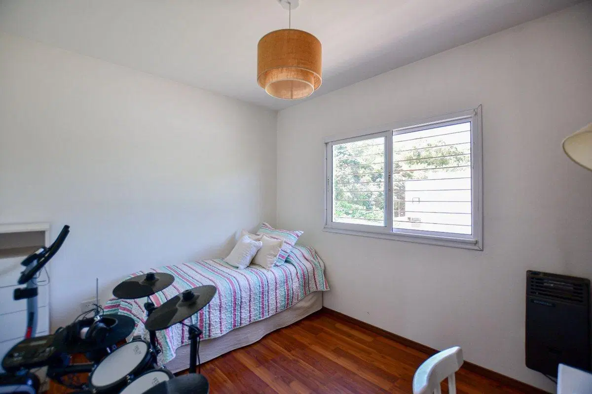 CASA EN VENTA GONNET 5
