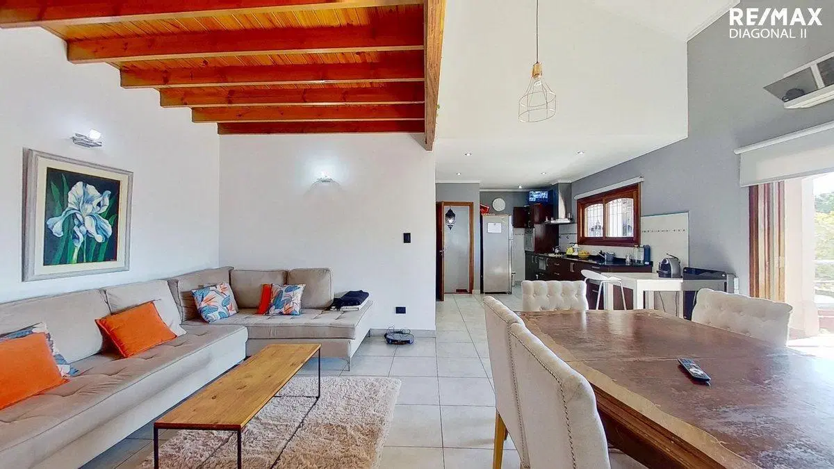 Casa en Venta con local Quilmes 3