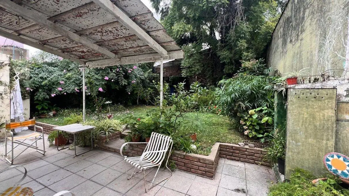 CASA CON LOCAL EN VENTA BERAZATEGUI 5