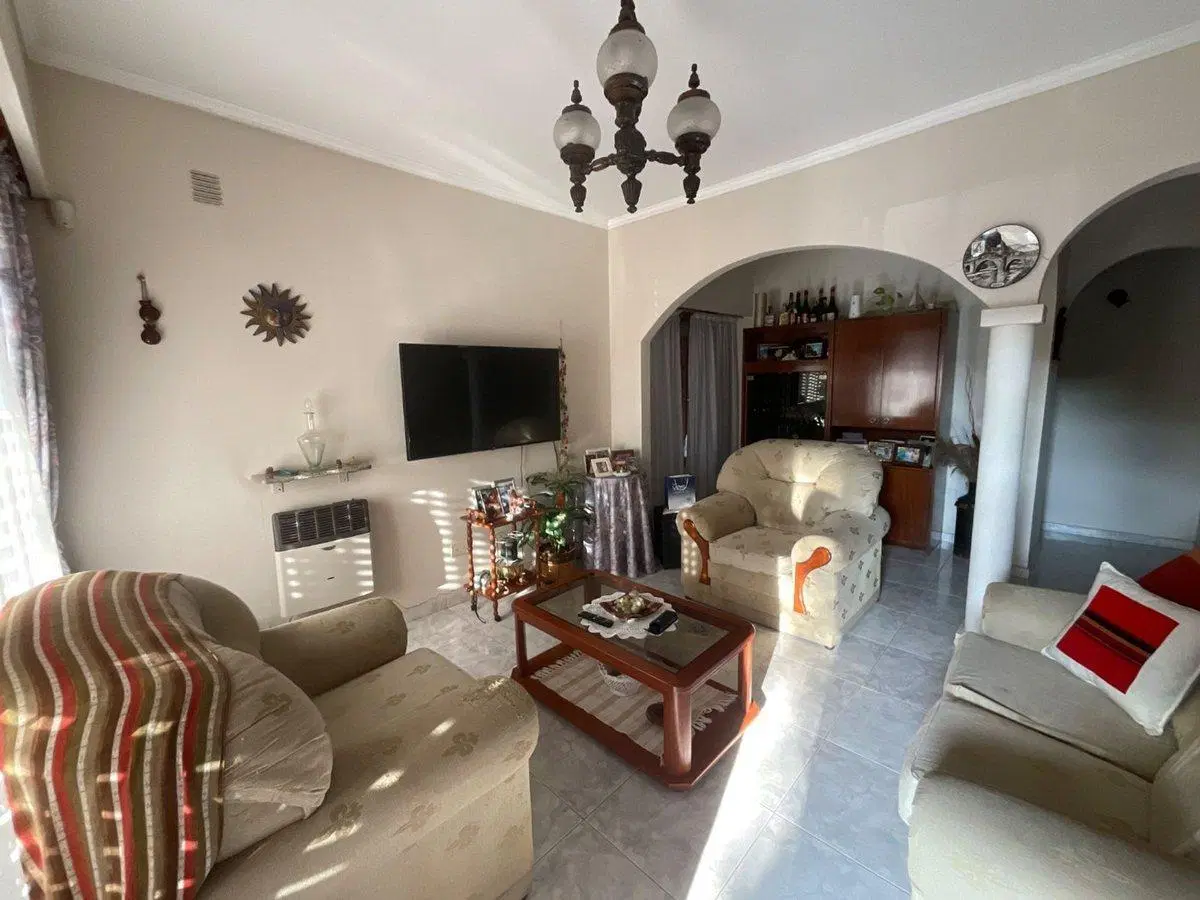 CASA EN VENTA QUILMES 8