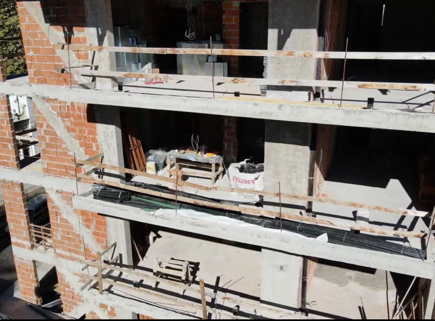 Venta Mono  luminoso, en constr. Belgrano 8
