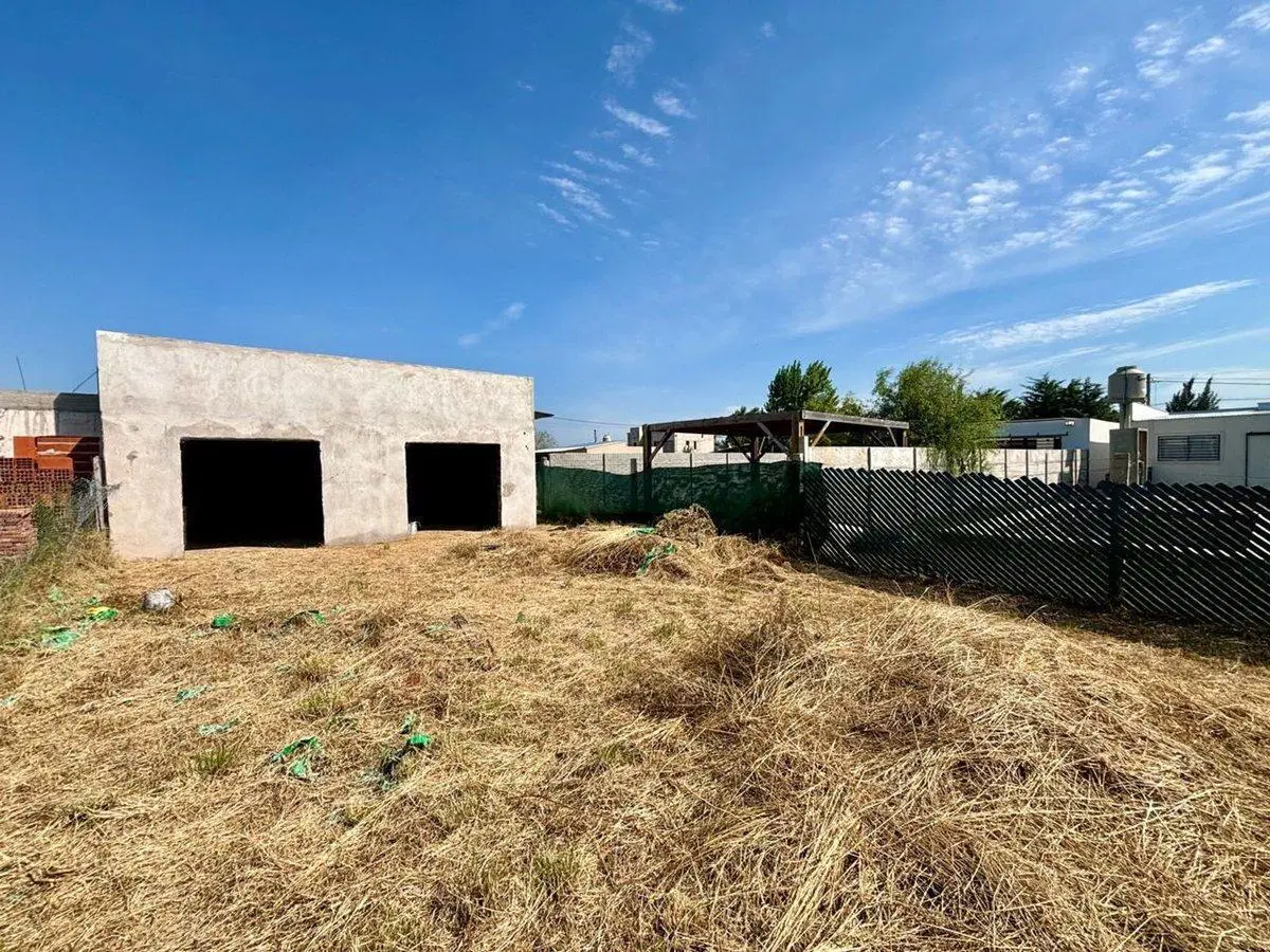 Venta lote con construccion La Plata 2
