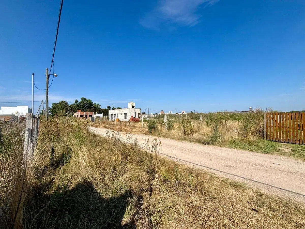 Venta lote con construccion La Plata 3