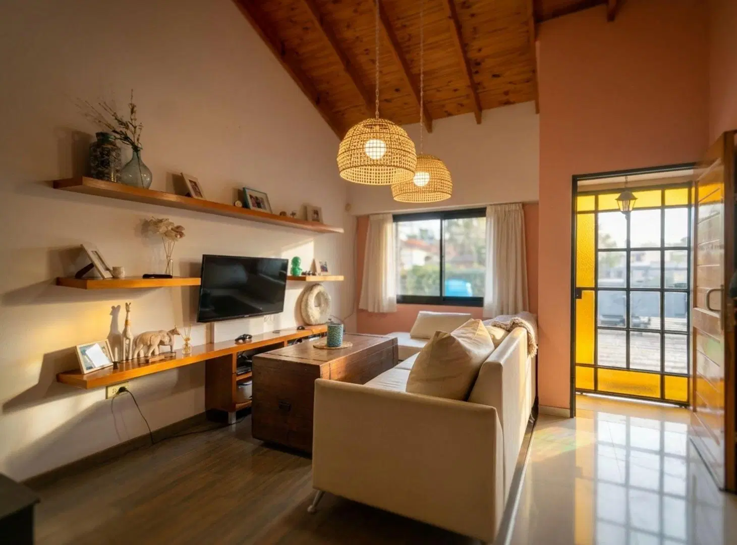 CASA EN VENTA DE 3 DORMITORIOS Y PARQUE 2