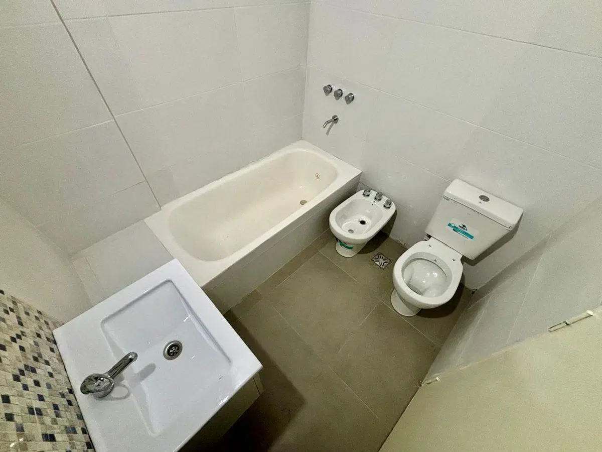 Venta departamento un dormitorio y balcon La Plata 2