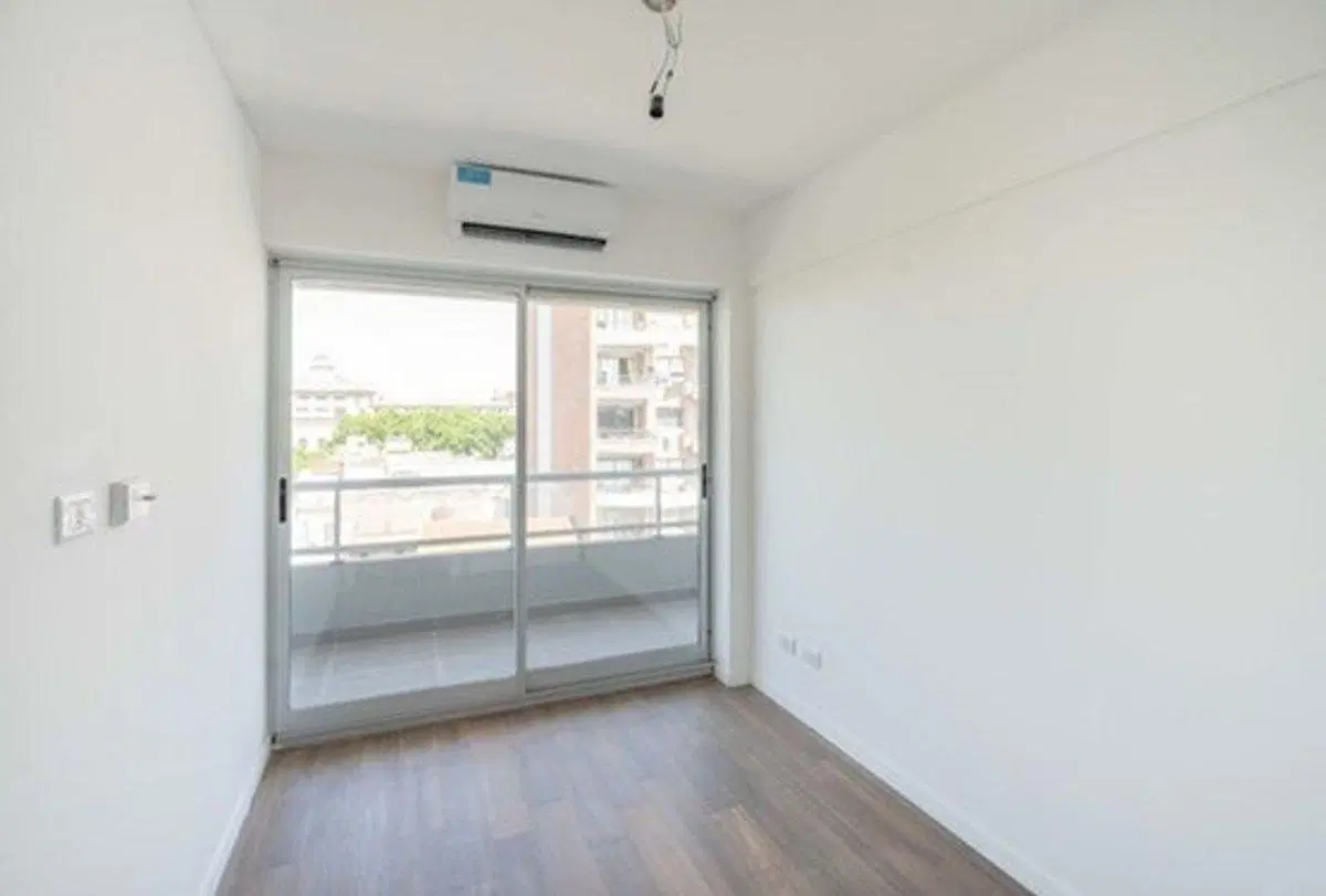 Venta departamento 3 amb. balcón en Pque Patricios 8