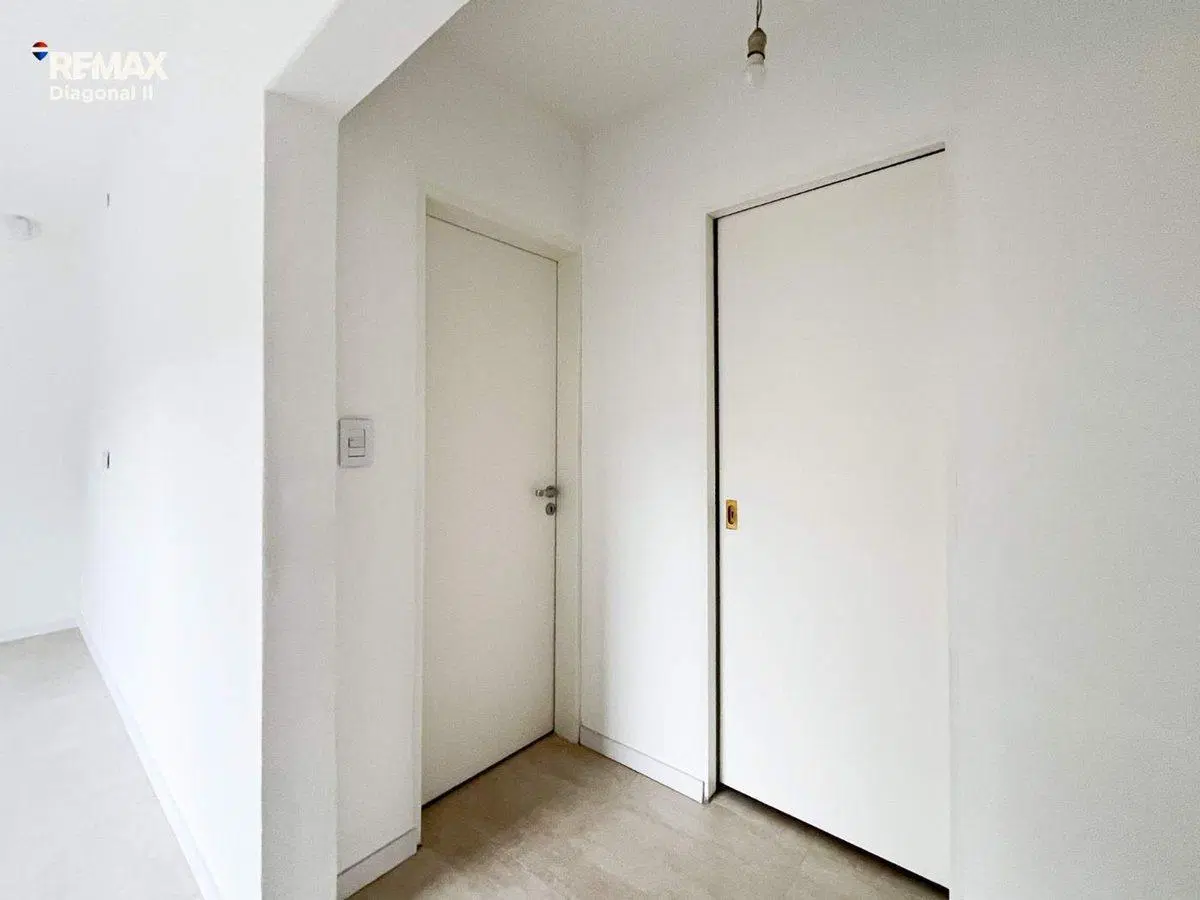 CASA EN VENTA EN PB 2 DORM + 1 ESCRIT CITY BELL 8