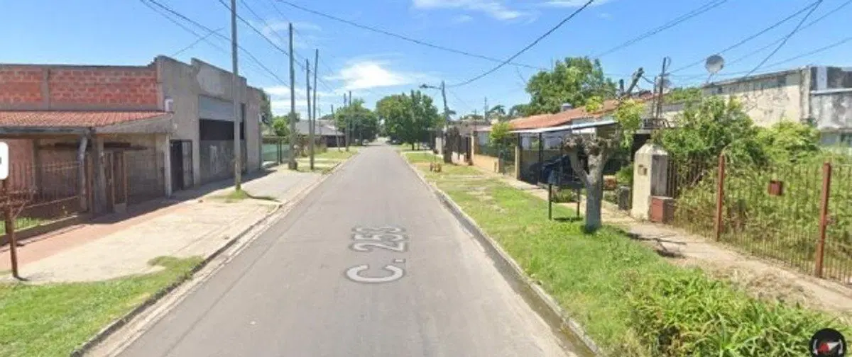CASA EN VENTA BERAZATEGUI 2 dormitorios con pati 4