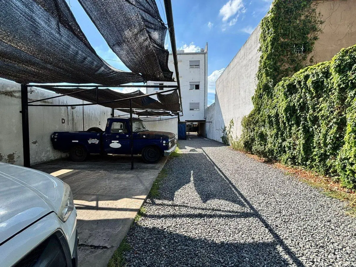 COCHERA EN VENTA LA PLATA 8