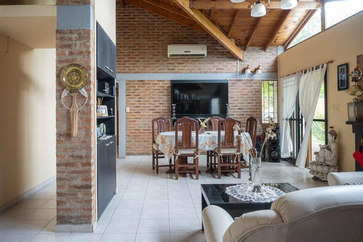 CASA EN VENTA EN CITY BELL 8