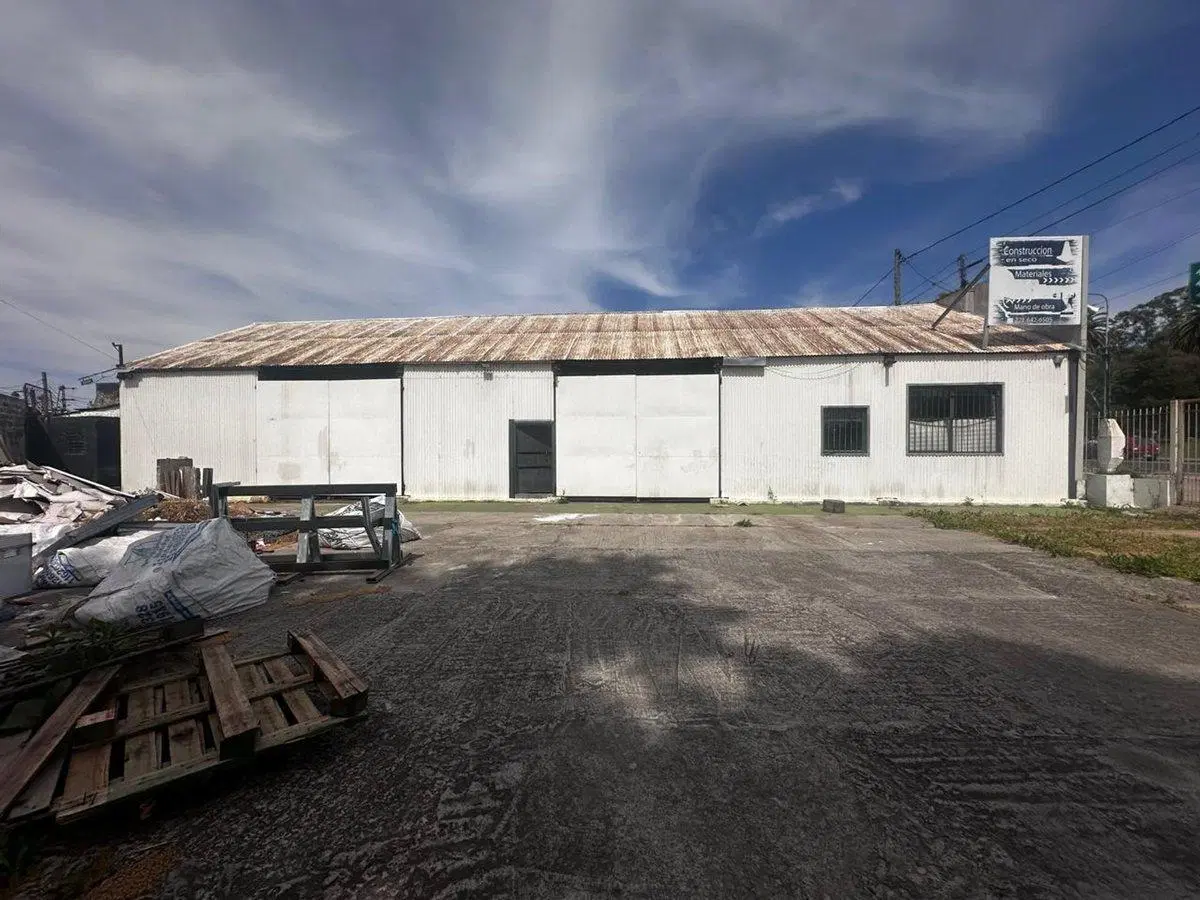 Lote con Galpon comercial en VENTA en avenida 122 5