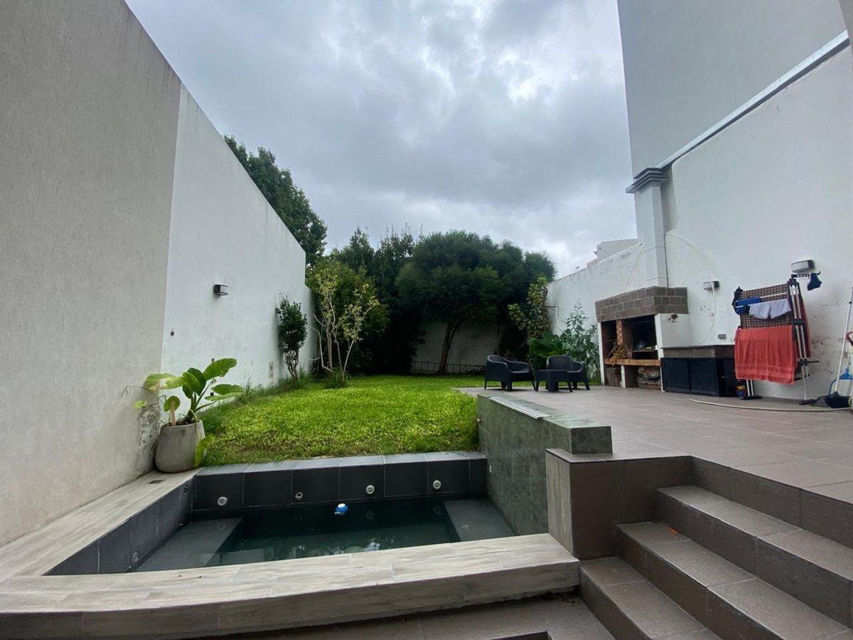 Foto de CASA EN VENTA EN LA PLATA, imagen 2