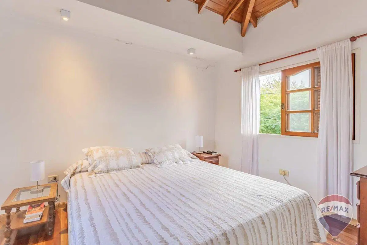 CASA EN VENTA GONNET 4