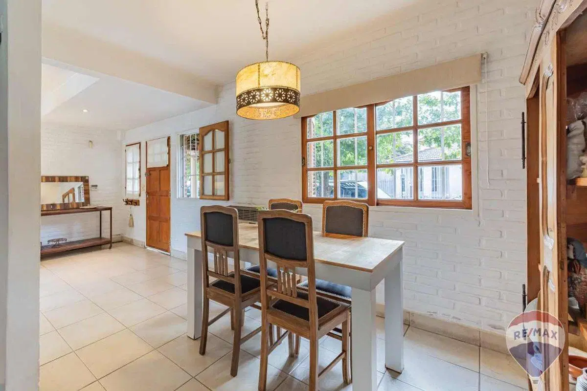 CASA EN VENTA GONNET 2