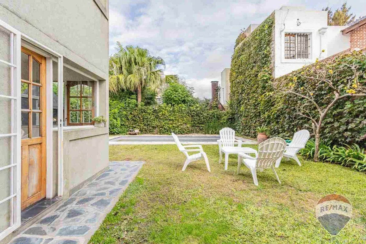 CASA EN VENTA GONNET 8