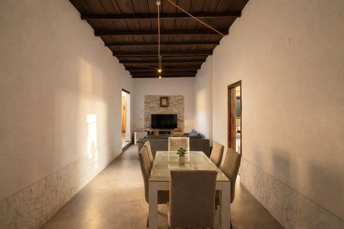 CASA EN VENTA EN CITY BELL, 3 DORMITORIOS Y JARDIN 4