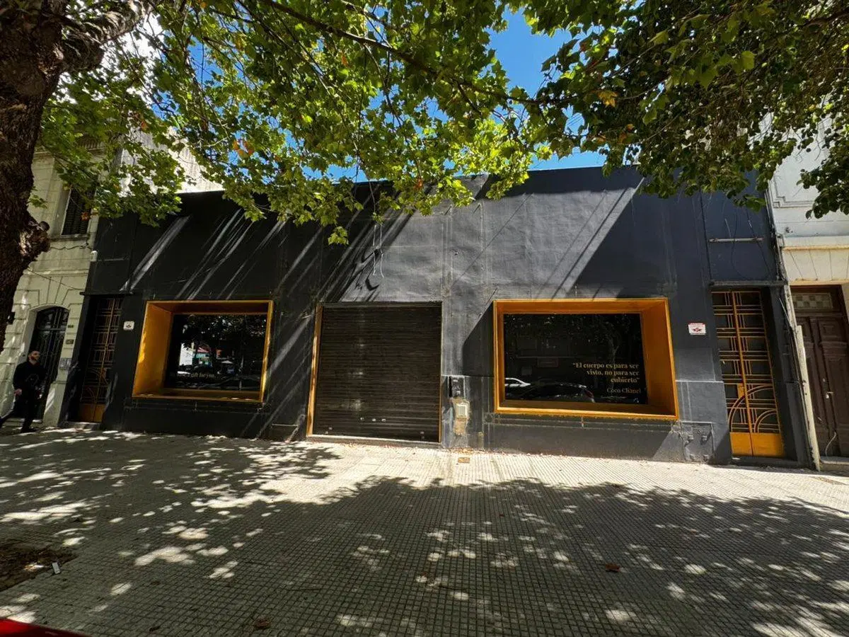 VENTA LOCAL Y 2 CASAS EN EL CENTRO DE LA PLATA. 1