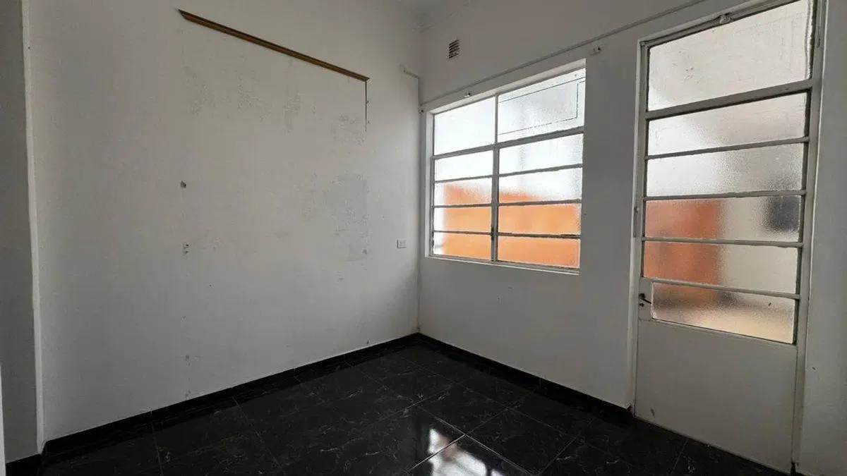 VENTA LOCAL Y 2 CASAS EN EL CENTRO DE LA PLATA. 5