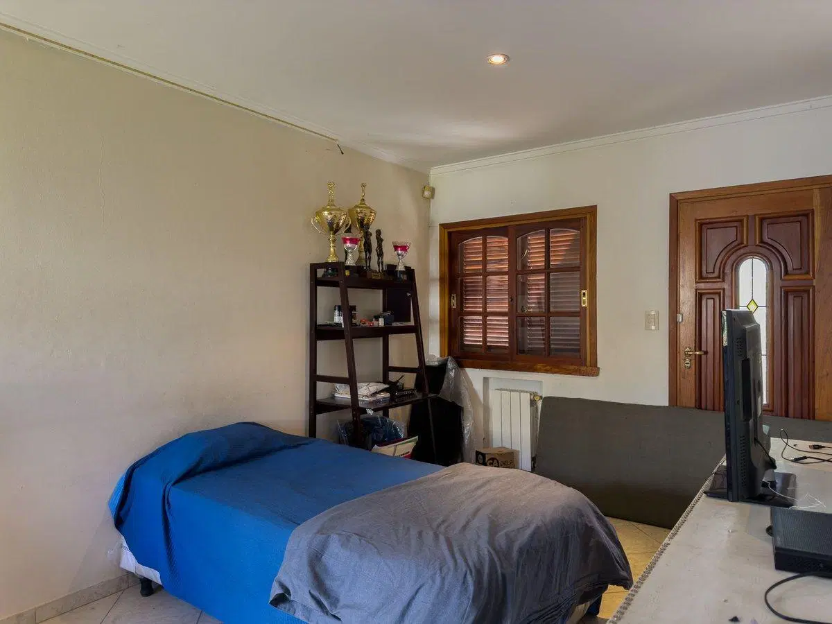 CASA EN VENTA EN GONNET 3