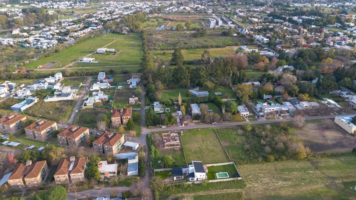 TERRENO EN VENTA EN GONNET 2