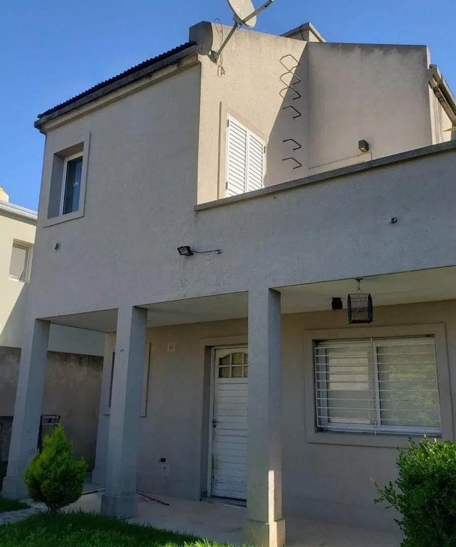CASA EN VENTA EN GONNET 2