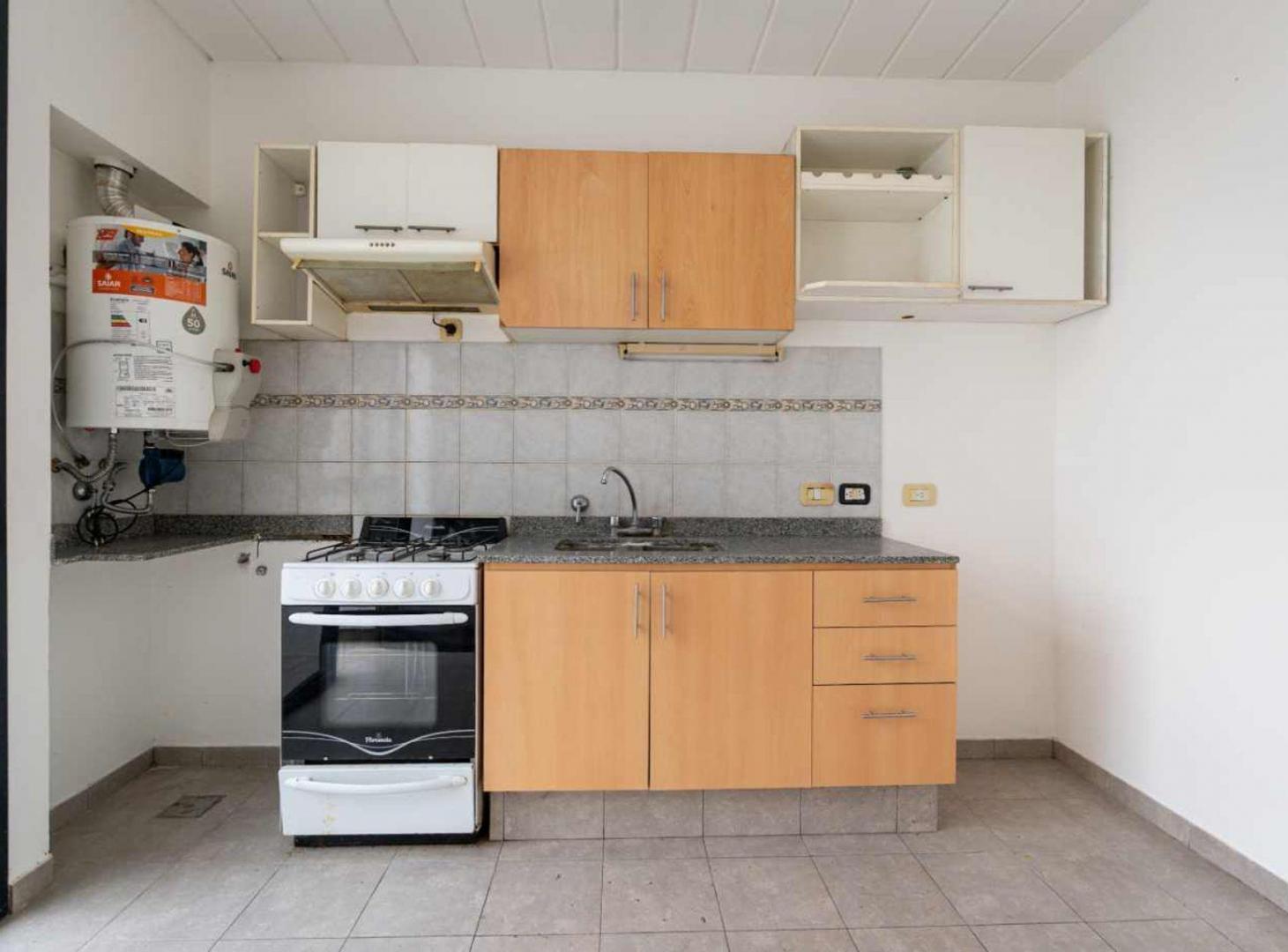 Foto de Duplex 2 dormitorios con jardin y cochera en venta, imagen 3