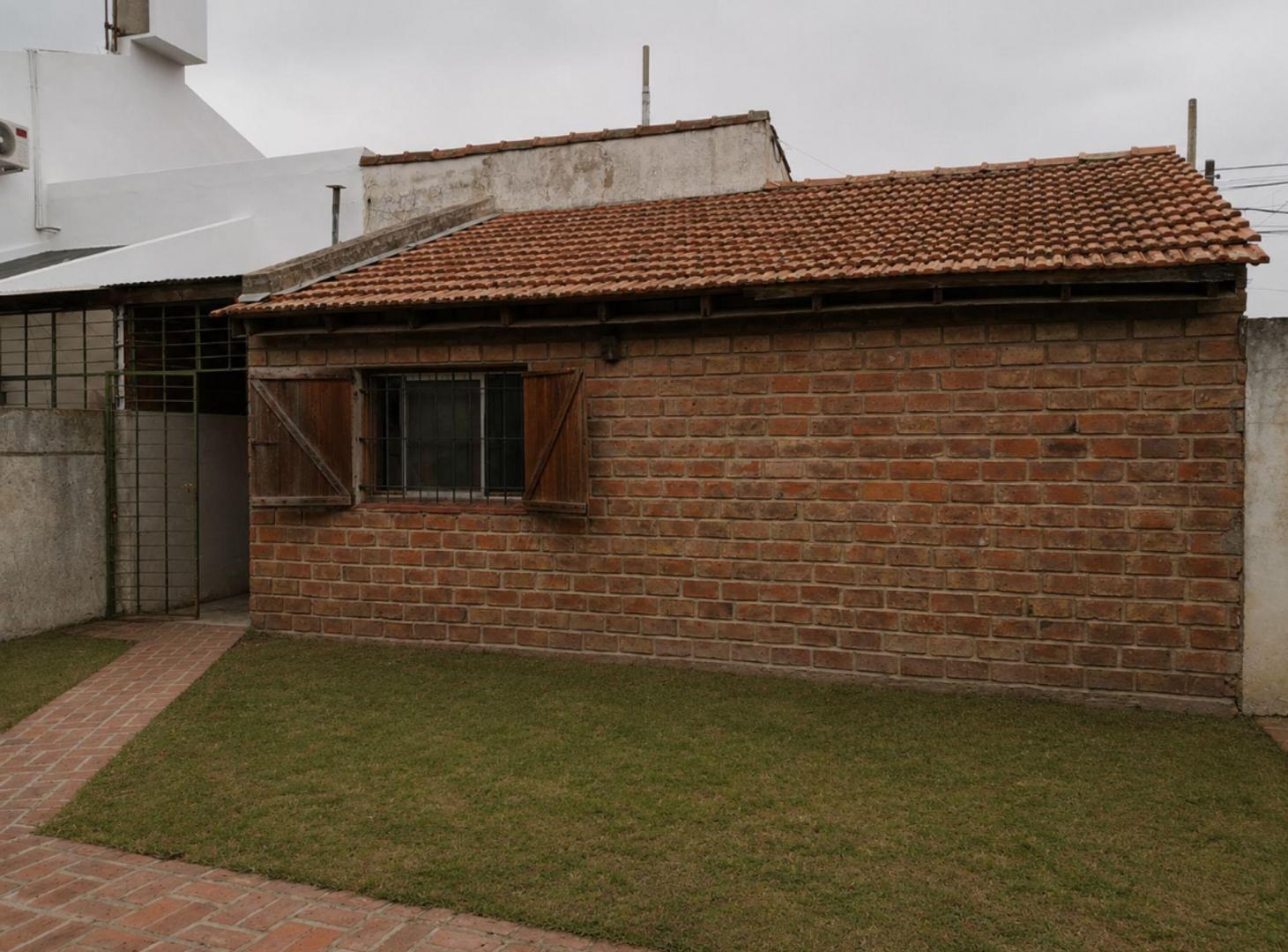 Foto de VENTA DE CASA A REFACCIONAR 3 DORMITORIOS LA PLATA, imagen 3