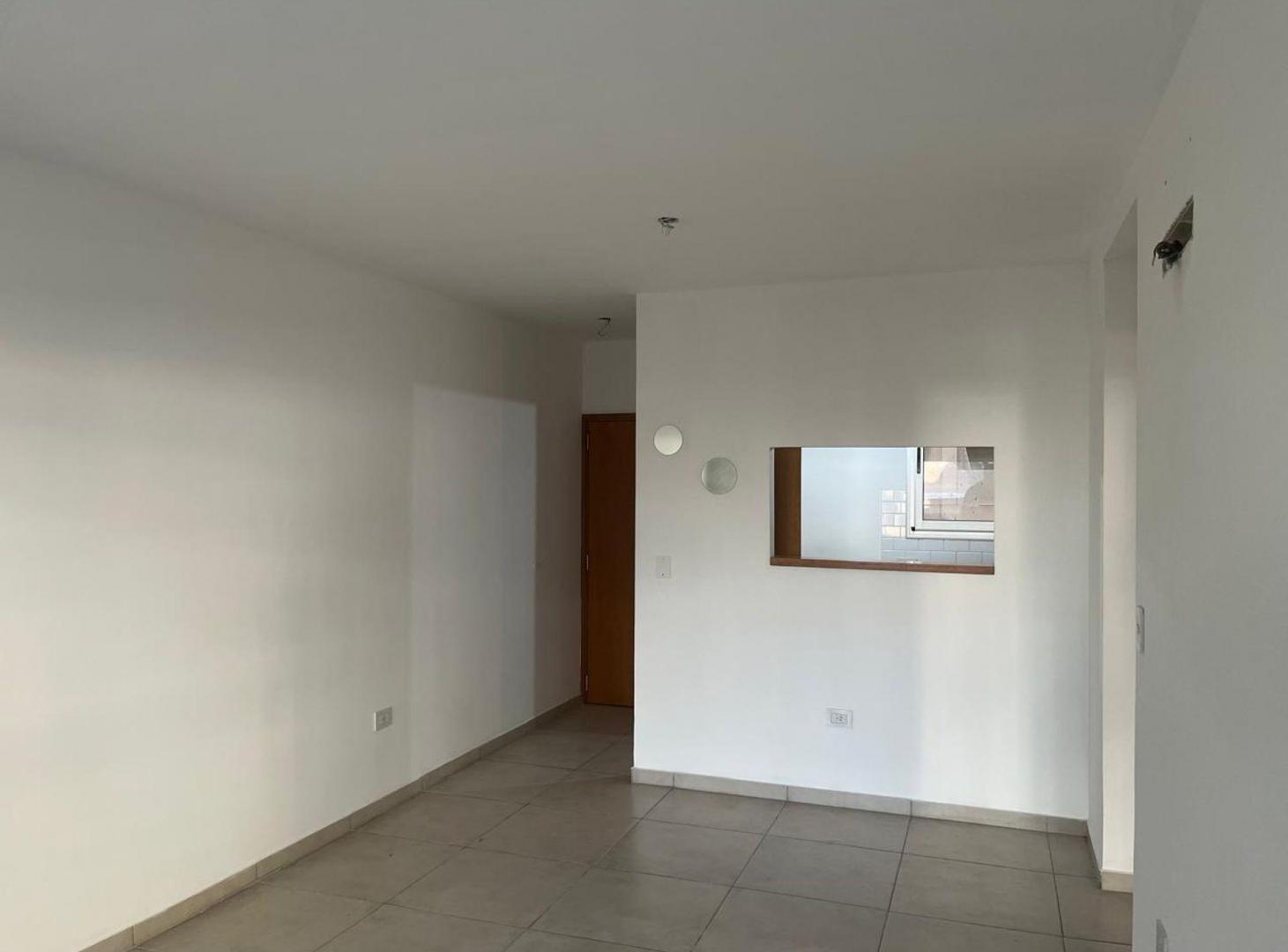 Foto de Departamento de 1 dorm. con cochera en alquiler, imagen 2