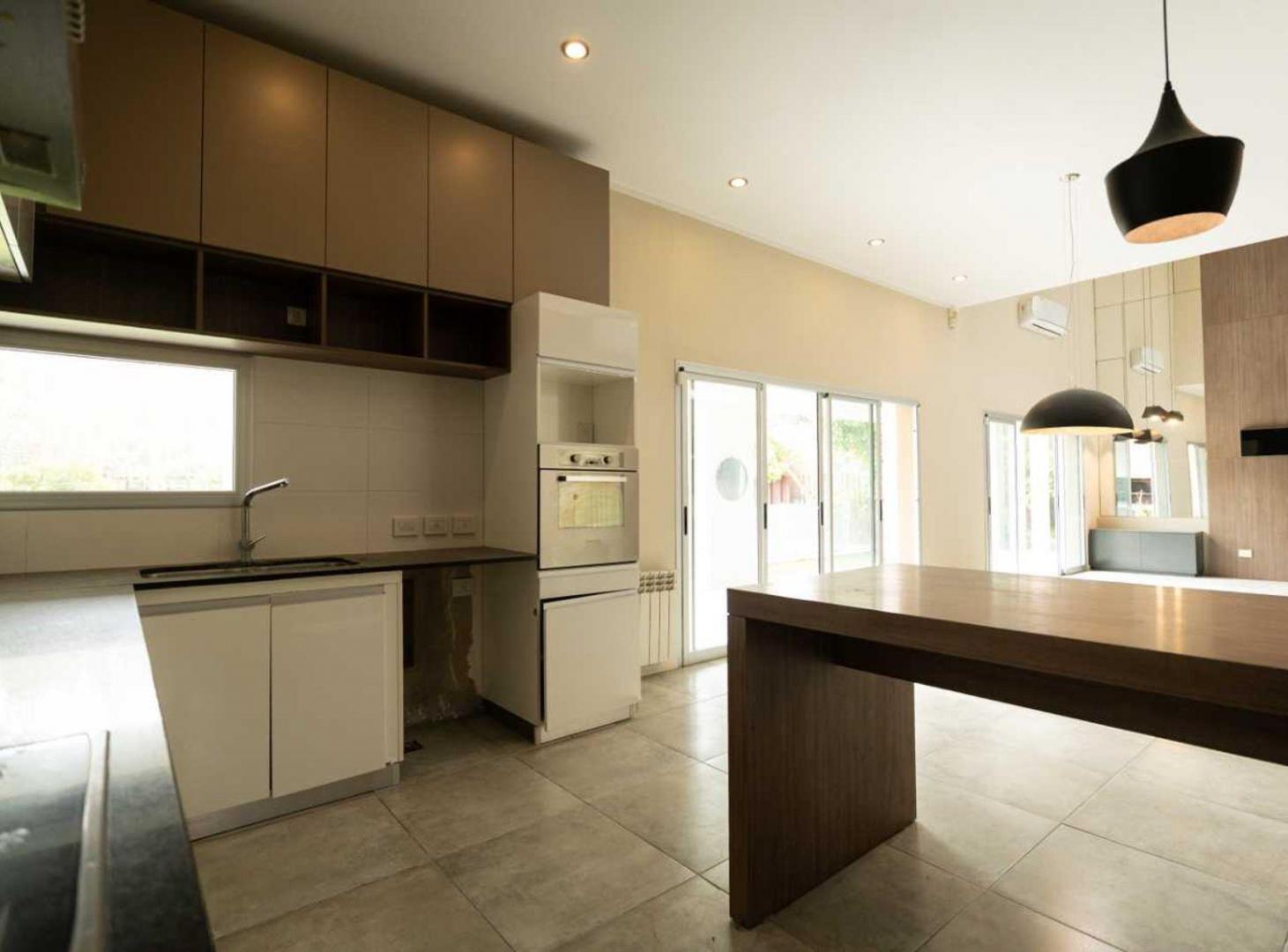 Foto de CASA EN VENTA CITY BELL- BARRIO CERRADO, imagen 4