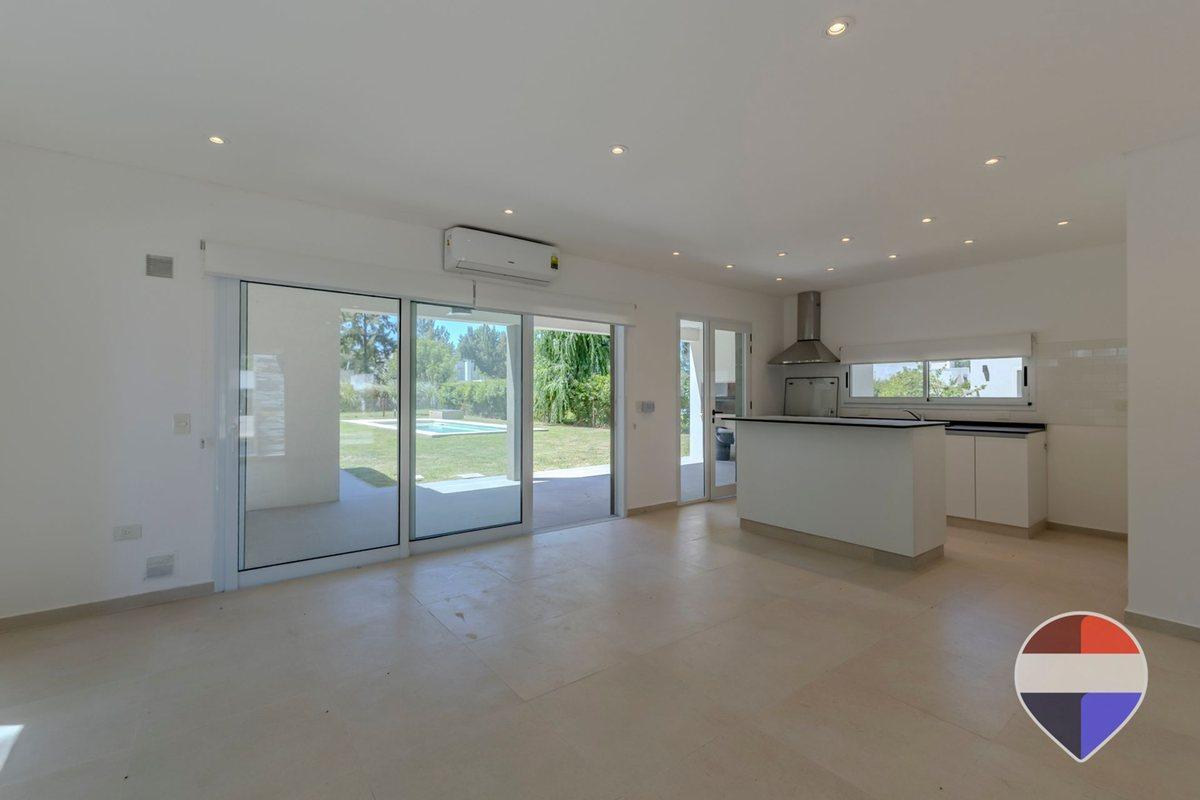 Foto de CASA EN VENTA EN MIRALAGOS, imagen 3