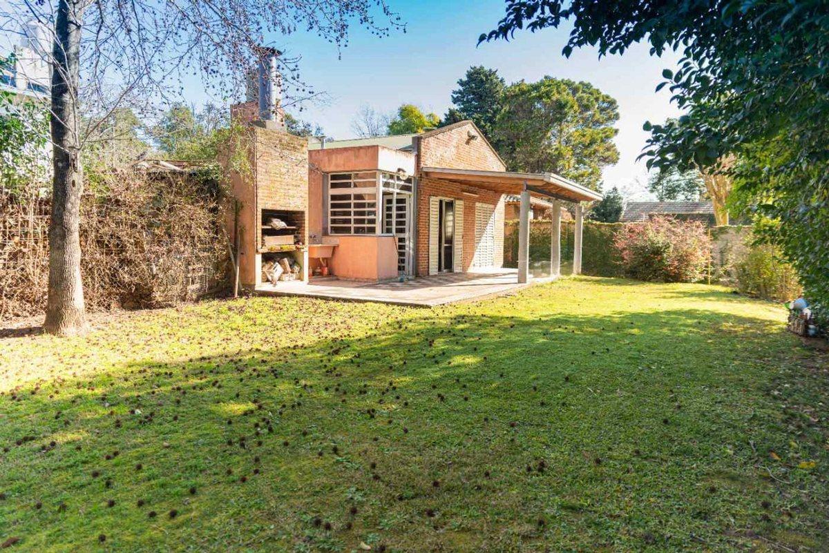 Foto de Casa tipo quincho venta Gonnet, imagen 1