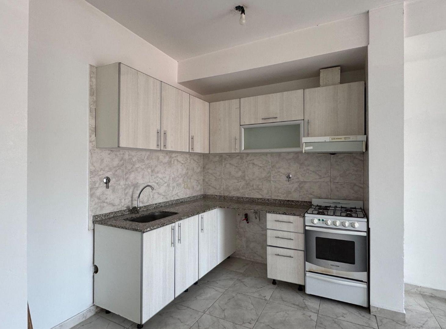 Foto de VENTA Departamento con balcon 3 Ambientes Quilmes, imagen 2