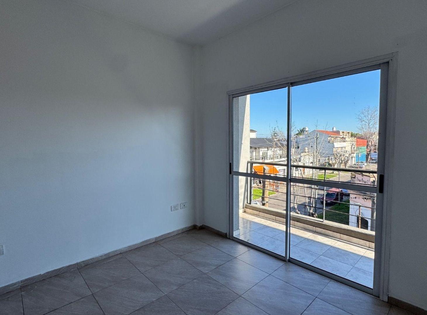 Foto de VENTA Departamento con balcon 3 Ambientes Quilmes, imagen 1