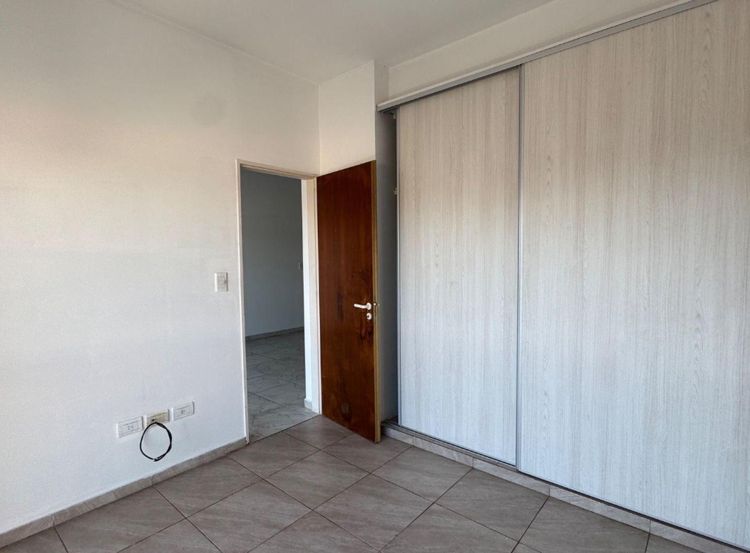 Foto de VENTA Departamento con balcon 3 Ambientes Quilmes, imagen 5