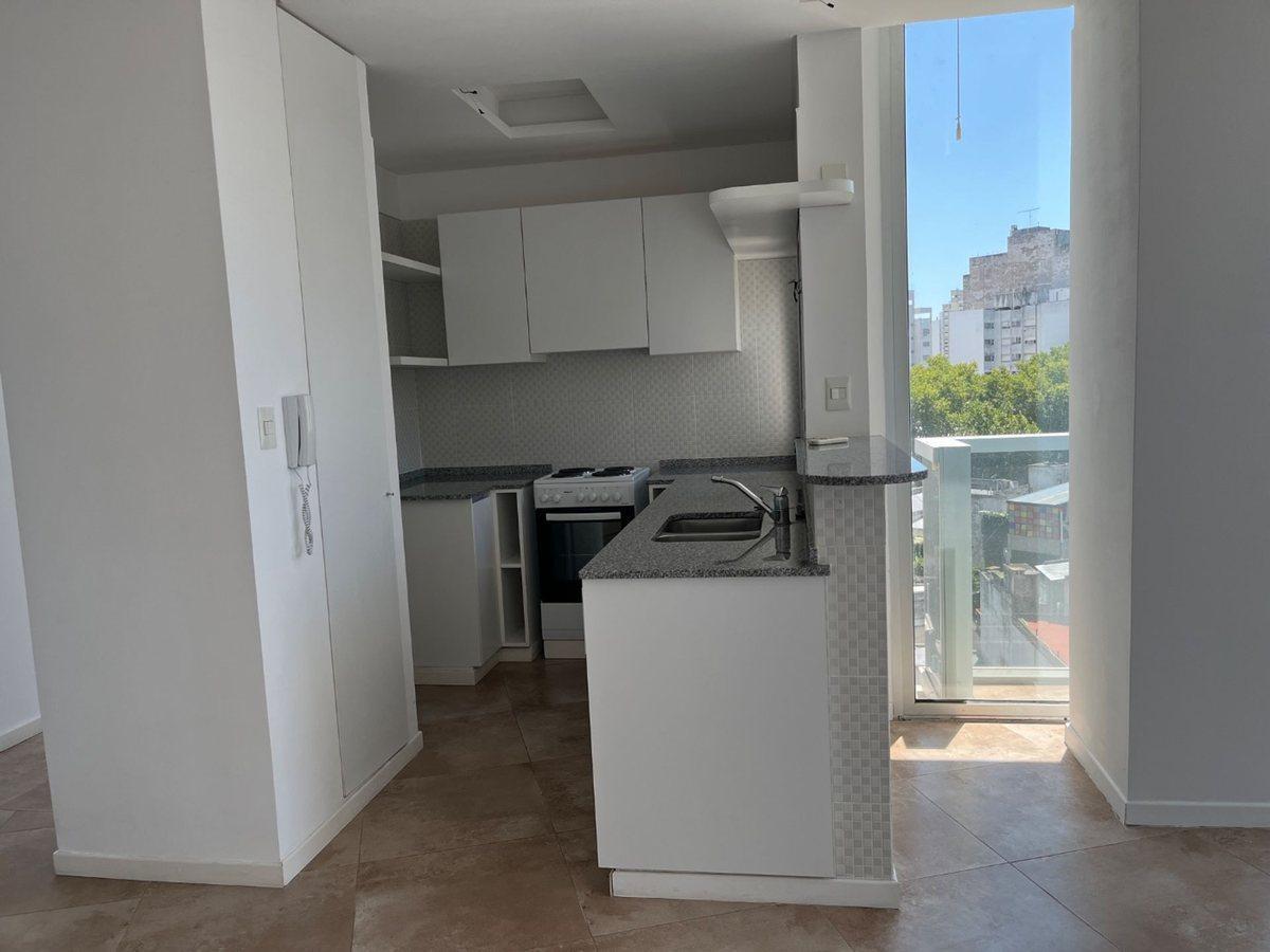 Foto de DEPARTAMENTO EN VENTA CON BALCON Y COCHERA, imagen 2