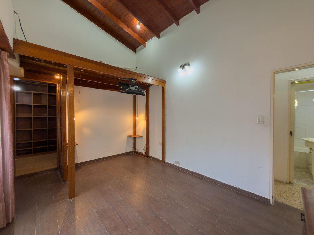 Foto de CASAS EN VENTA EN GONNET PARQUE Y PILETA, imagen 3