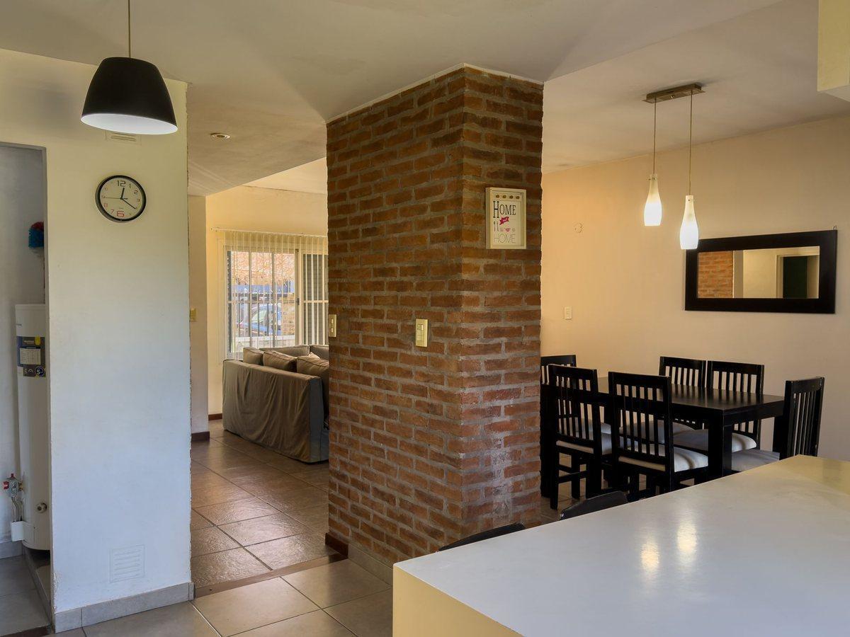 Foto de CASA EN VENTA GONNET, imagen 2
