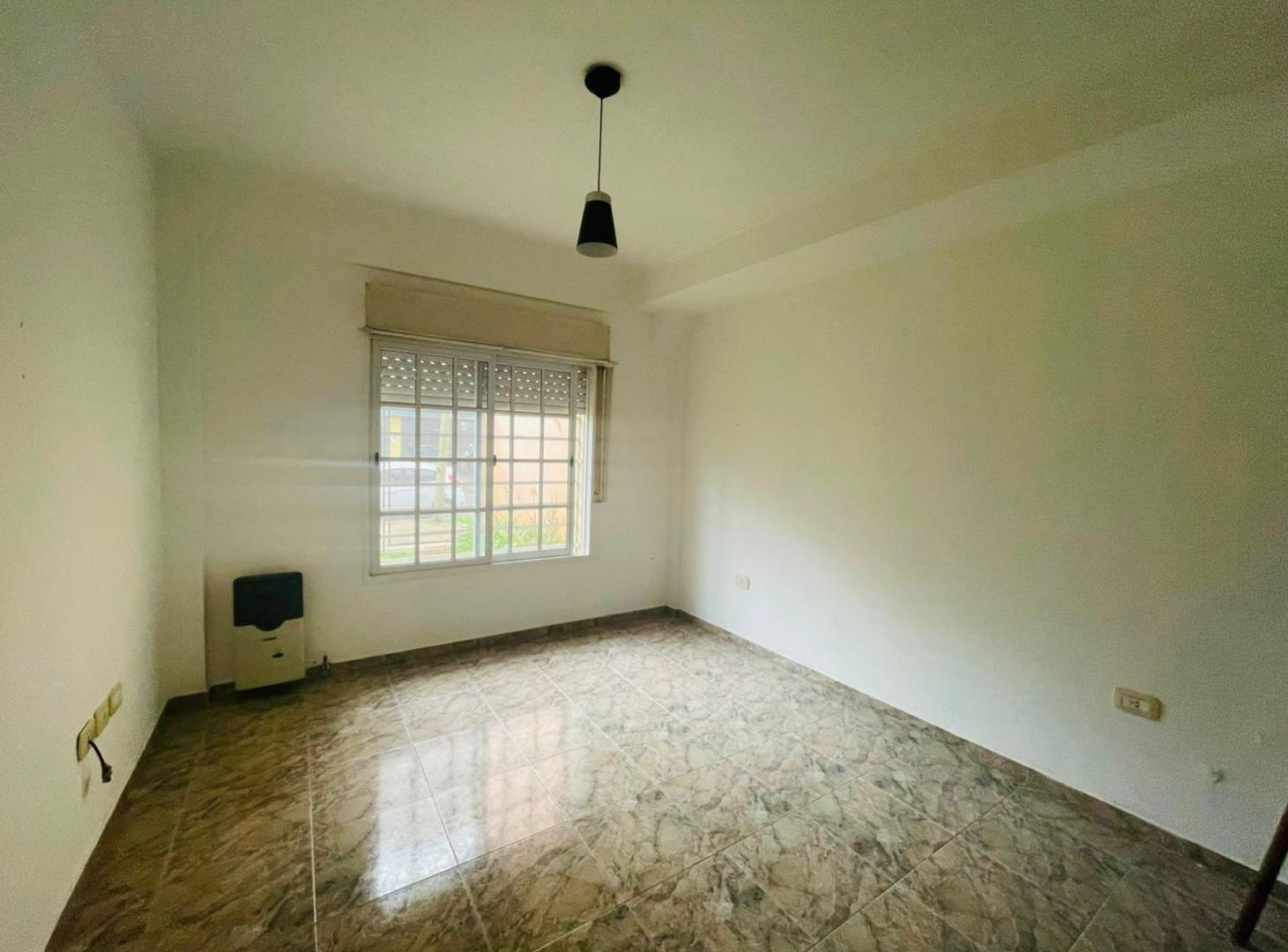 Foto de PH en venta en La Plata, imagen 1