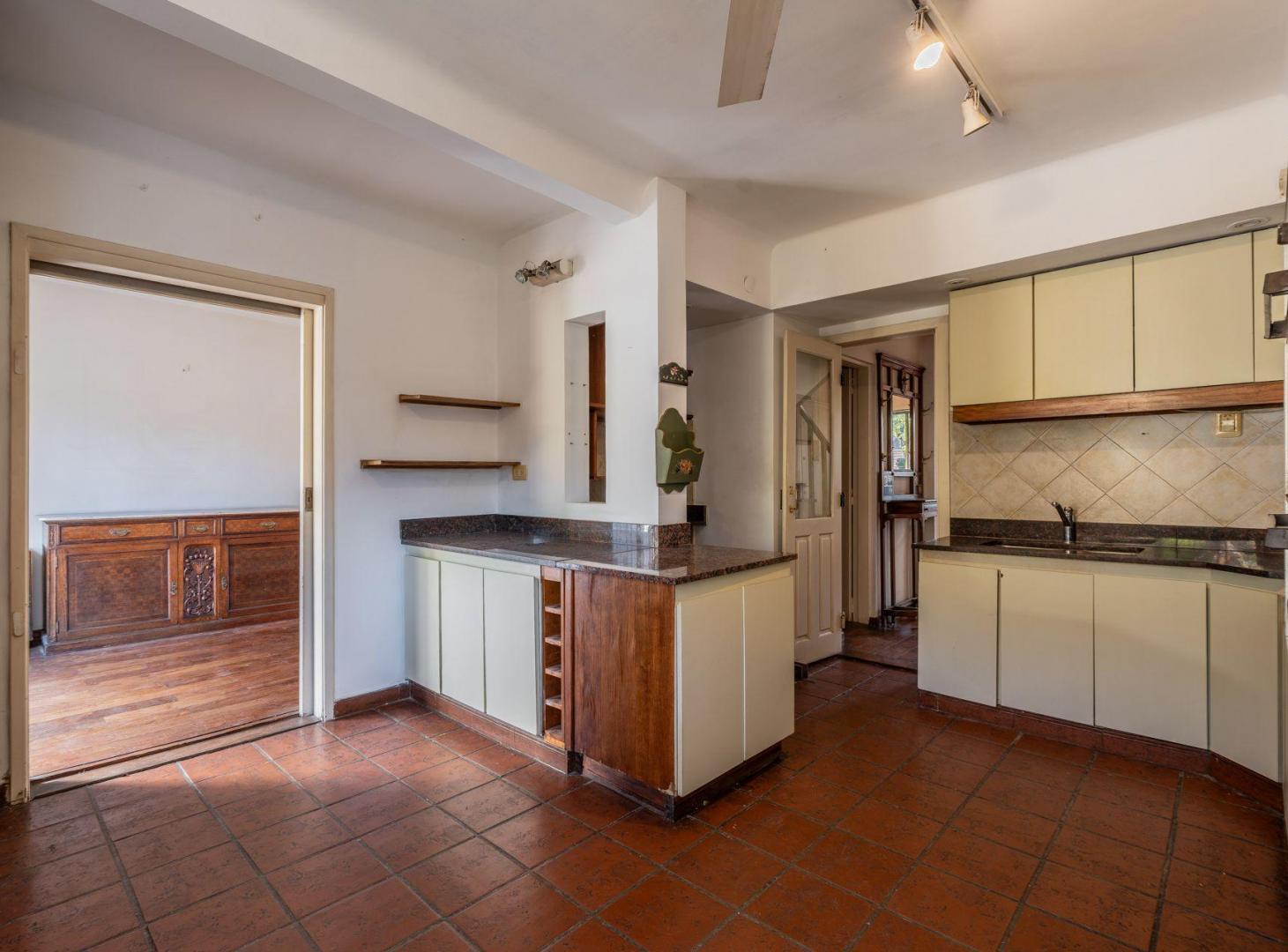 Foto de Venta Casa 7 Amb., Garage y parque, Monte Grande, imagen 3