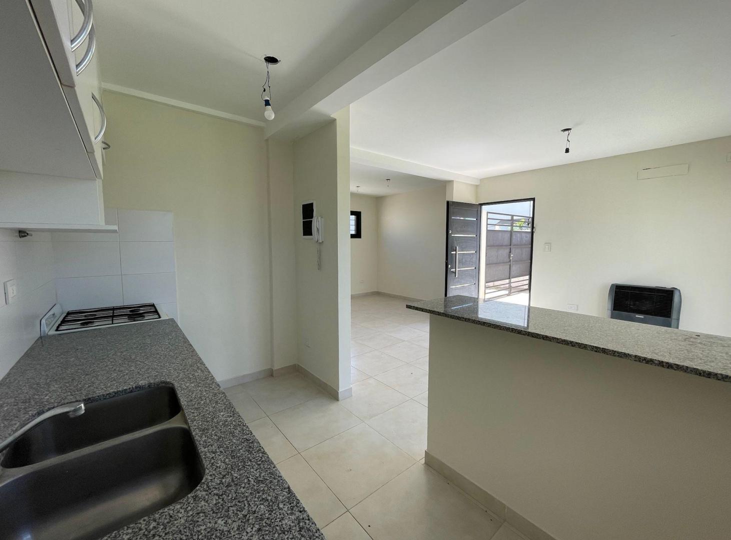 Foto de Duplex en ALQUILER 2 dormitorios y cochera., imagen 2