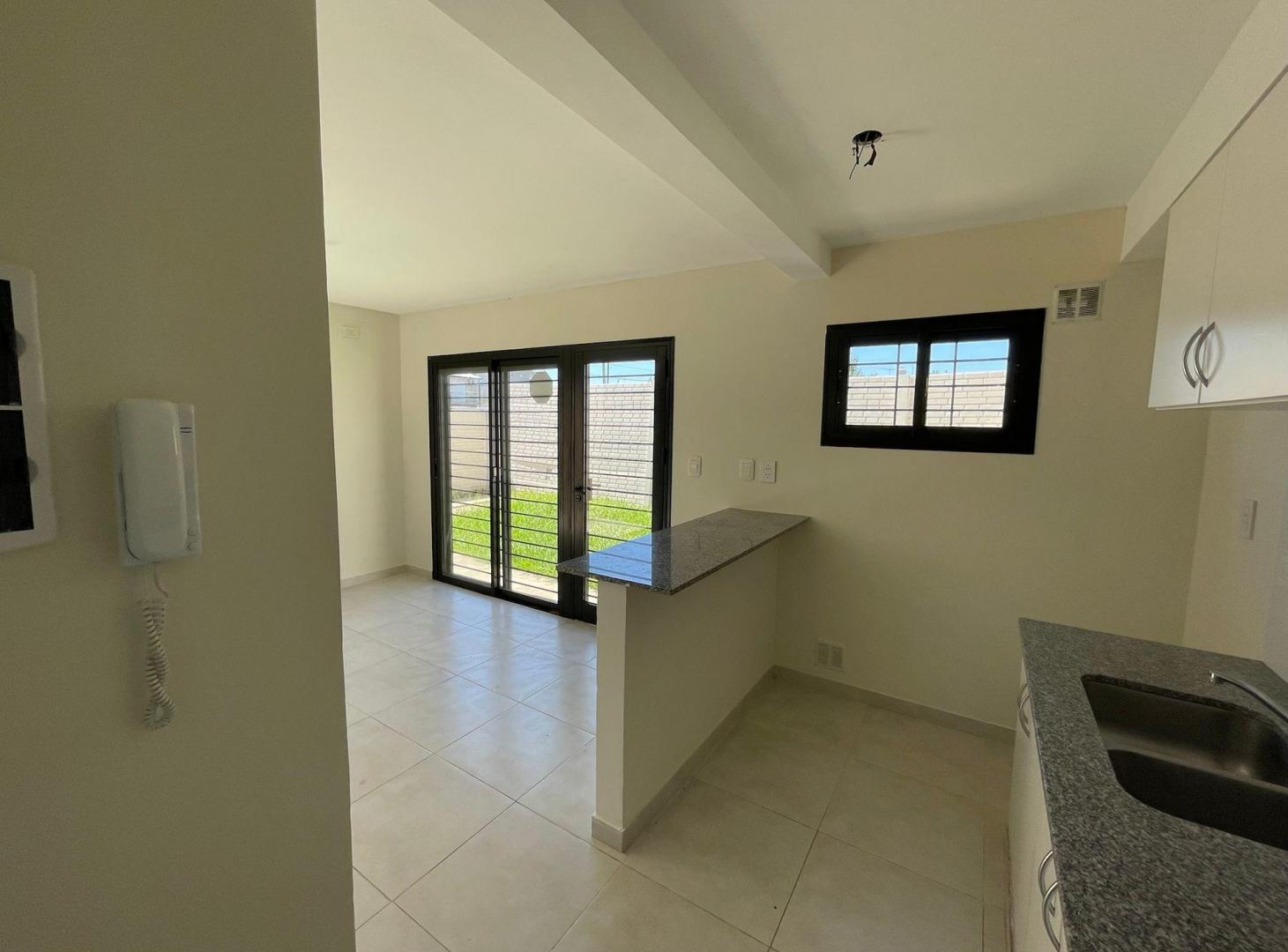 Foto de Duplex en ALQUILER 2 dormitorios y cochera., imagen 1