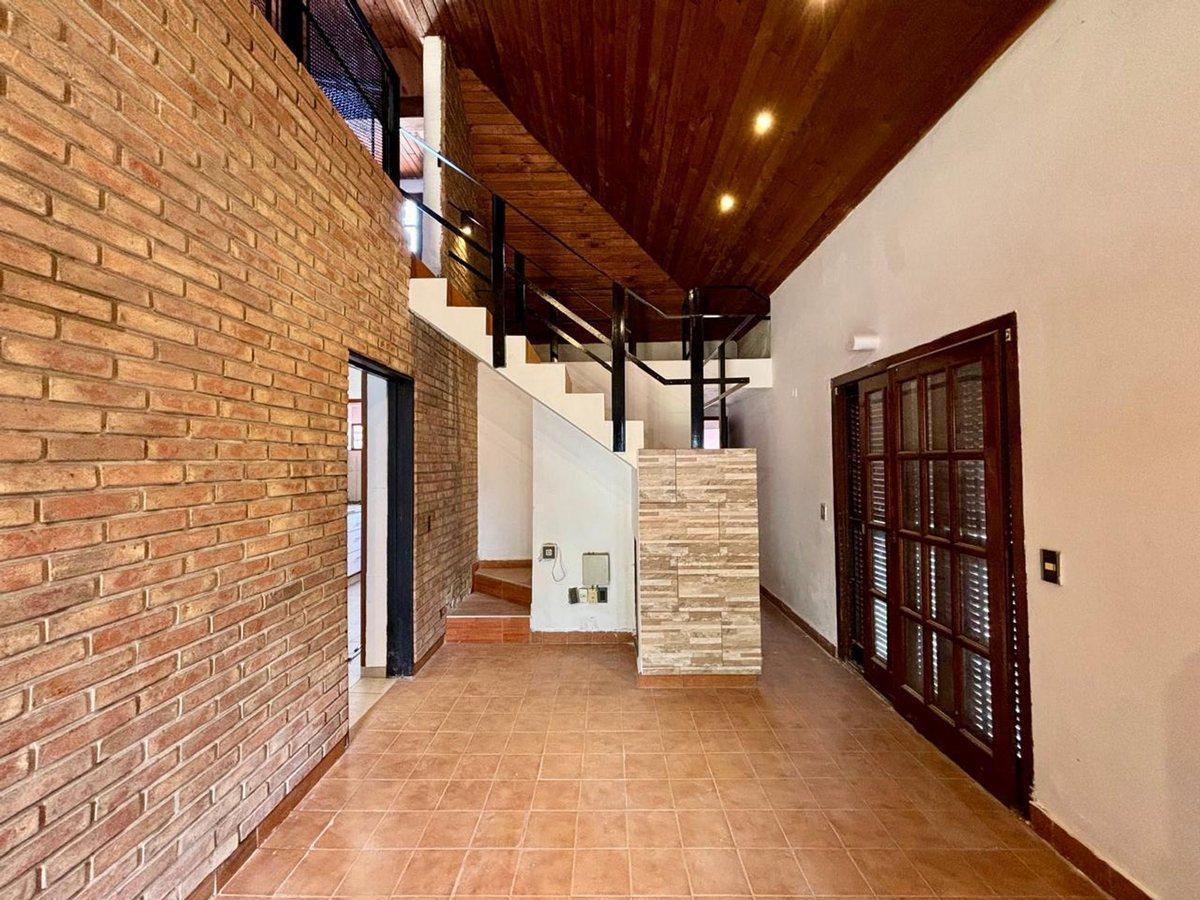 Foto de Venta casa 3 dormitorios y patio La Plata, imagen 2
