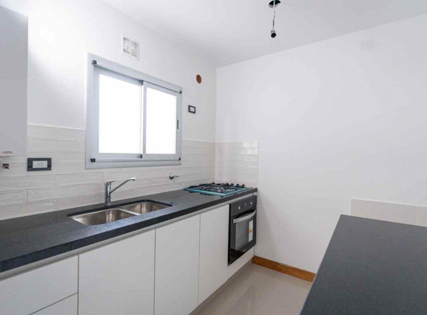 Foto de Departamento de un dormitorio en venta en La Plata, imagen 1