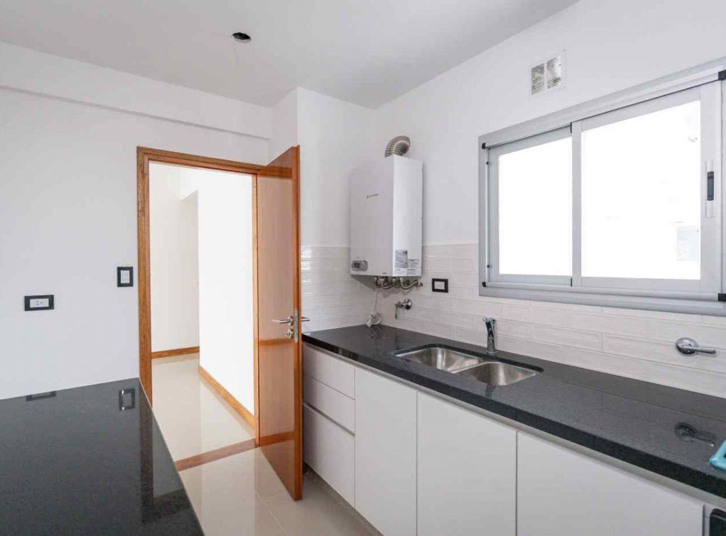 Foto de Departamento de un dormitorio en venta en La Plata, imagen 2