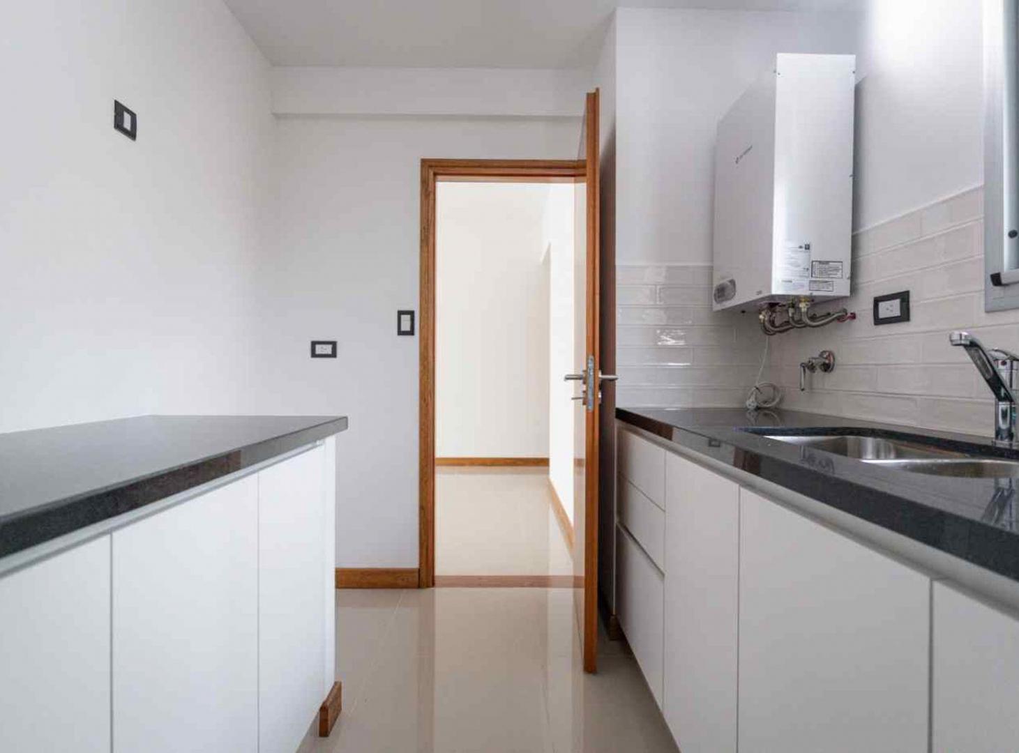 Foto de Departamento de un dormitorio en venta en La Plata, imagen 3