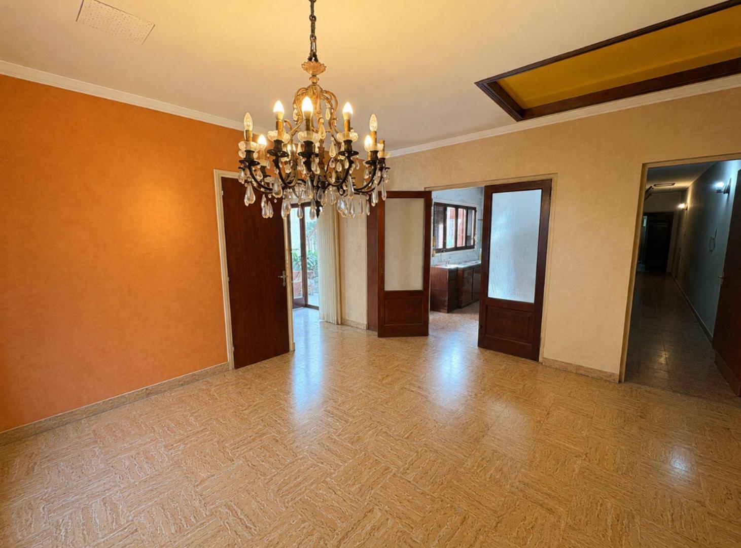 Foto de casa en venta en La Plata con parque y cochera, imagen 5